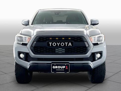 Used 2019 Toyota Tacoma TRD Off-Road AWD/4WD image 4