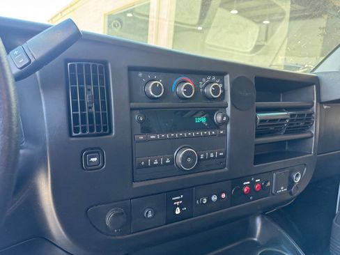 Used 2015 Chevrolet Express 2500 RWD image 19