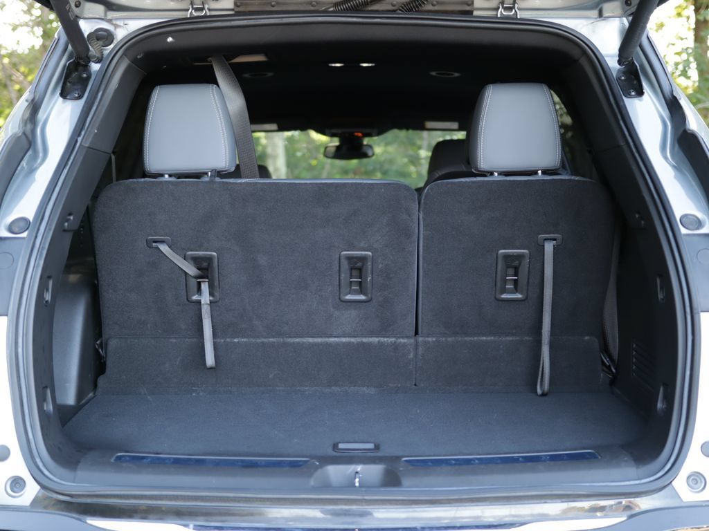 Used 2023 Buick Enclave Essence w/ Sport Touring Edition FWD image 27