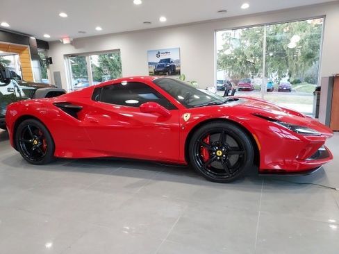 Used 2021 Ferrari F8 Tributo image 2