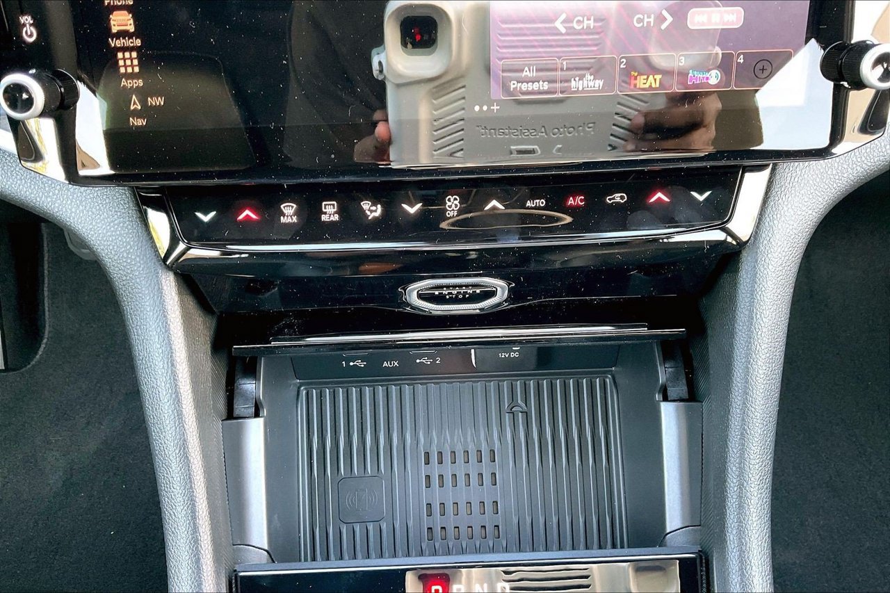 New 2027 Jeep Grand Cherokee Altitude RWD image 16