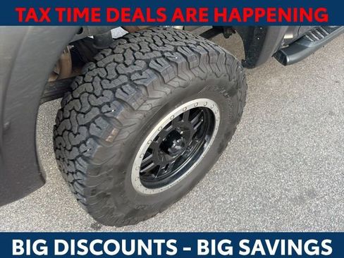 Used 2015 Ford F150 Lariat w/ Equipment Group 502A Luxury image 9