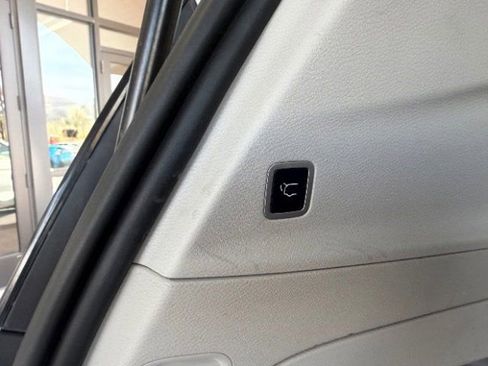 Used 2022 Chrysler Pacifica Touring-L FWD image 18