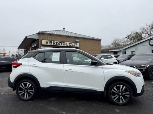 Used 2019 Nissan Kicks SV image 3