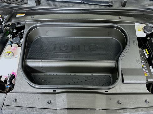 Used 2024 Hyundai Ioniq 6 SE RWD image 34