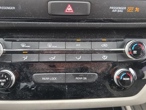 Used 2019 Kia Sedona EX image 32