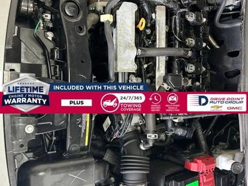 Used 2024 Nissan Versa SR FWD image 8