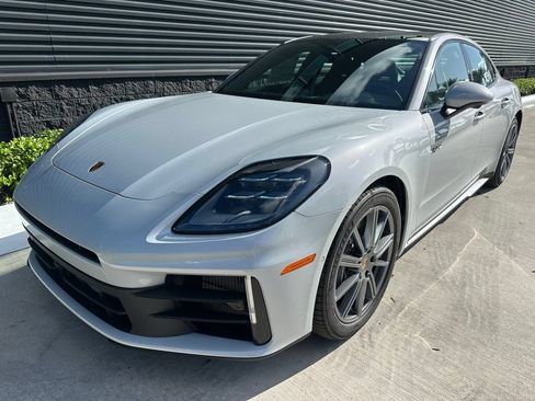 Certified 2025 Porsche Panamera 4 E-Hybrid AWD/4WD image 6