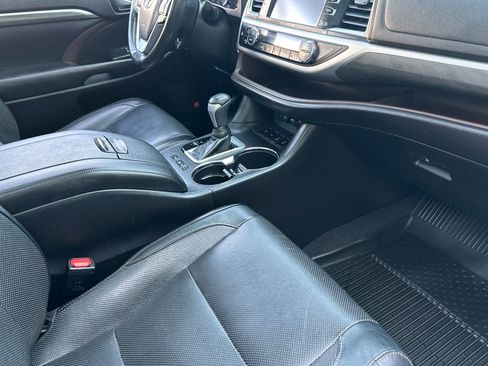 Used 2019 Toyota Highlander Limited Platinum AWD/4WD image 18