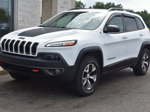 Used 2017 Jeep Cherokee Trailhawk w/ Comfort & Convenience Group AWD/4WD image 16