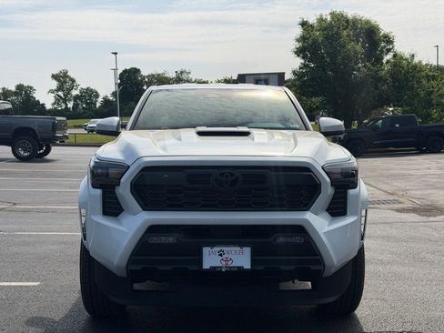 Used 2024 Toyota Tacoma TRD Sport AWD/4WD image 11