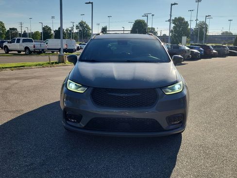 Used 2021 Chrysler Pacifica Touring-L w/ Premium & Safety Sphere Group AWD/4WD image 2