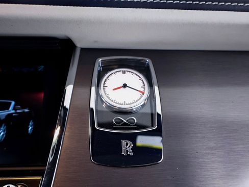 Used 2018 Rolls-Royce Dawn RWD image 23