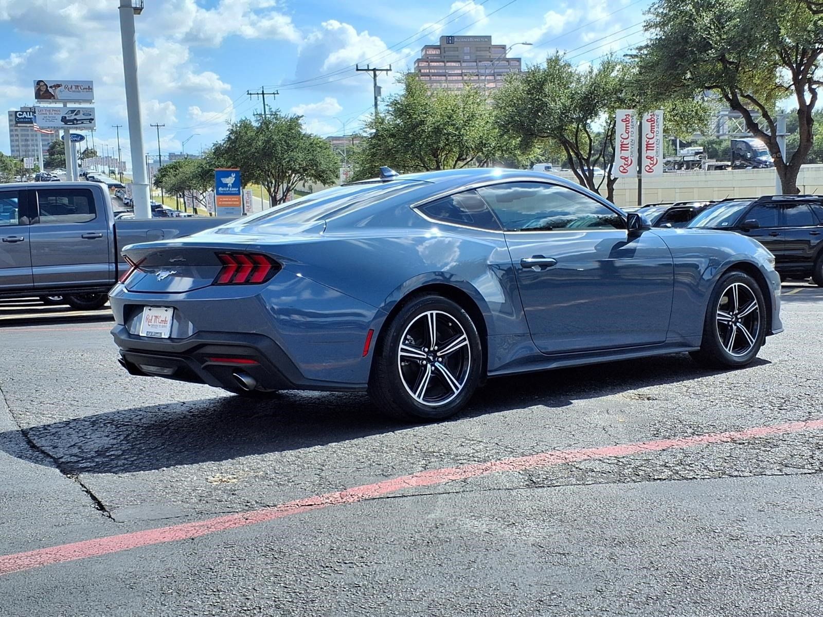Used 2025 Ford Mustang Coupe RWD image 6