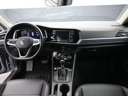 Used 2024 Volkswagen Jetta SE FWD image 25