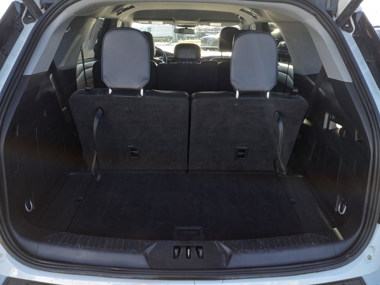 Used 2023 Ford Explorer XLT w/ Equipment Group 202A RWD image 12