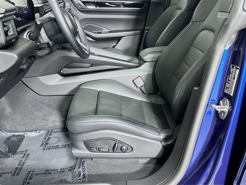 Used 2025 Porsche Macan Electric image 22
