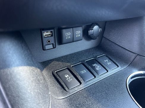 Used 2018 Toyota Highlander XLE image 32