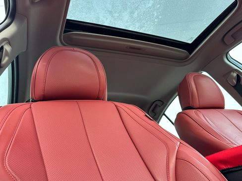 Used 2025 Toyota Camry Hybrid image 16