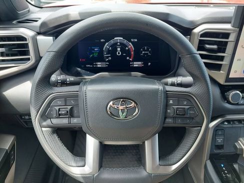 Used 2025 Toyota Tundra Limited AWD/4WD image 36