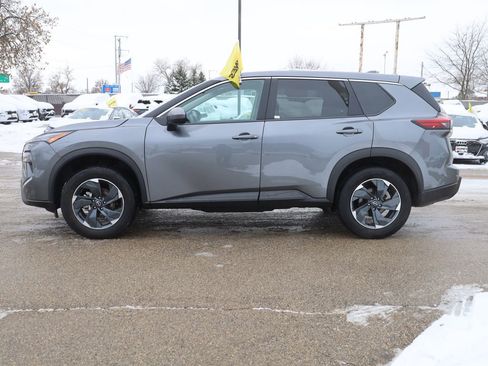 Used 2024 Nissan Rogue SV image 6