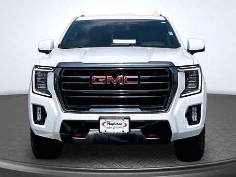 Used 2023 GMC Yukon XL AT4 w/ Technology Package AWD/4WD image 3