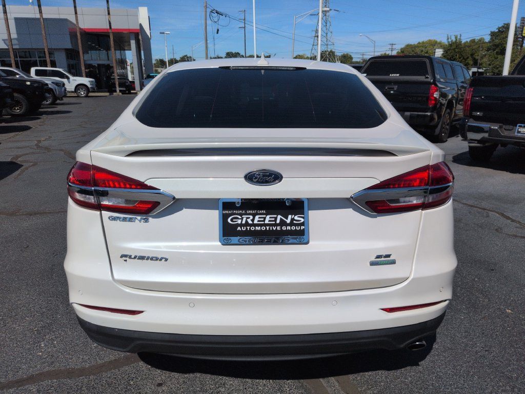 Used 2019 Ford Fusion SE w/ Equipment Group 151A FWD image 4