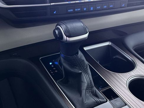 Used 2021 Toyota Sienna XLE image 19