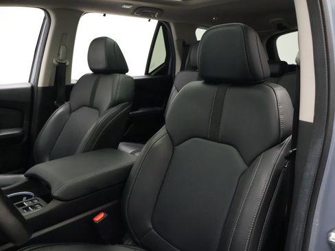 Used 2024 Honda Pilot Touring image 13