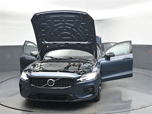 Used 2025 Volvo S60 B5 Plus image 42