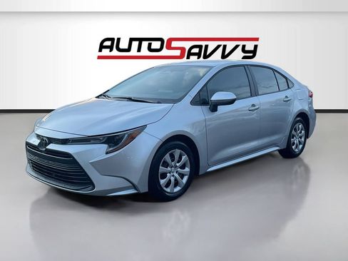 Used 2026 Toyota Corolla LE FWD image 3