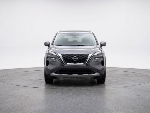 Used 2025 Nissan Rogue SV FWD image 2