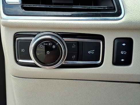 Used 2021 Lincoln Navigator Reserve w/ Luxury Package AWD/4WD image 18