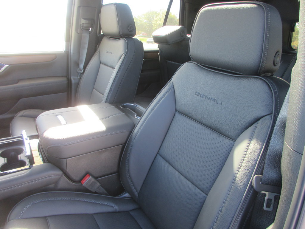 New 2027 GMC Yukon Denali w/ Sun & Power Step Package AWD/4WD image 11