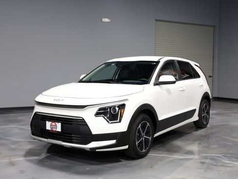 Used 2026 Kia Niro LX FWD image 3
