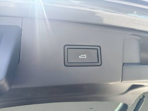 Used 2026 Volkswagen Atlas SE AWD/4WD image 21