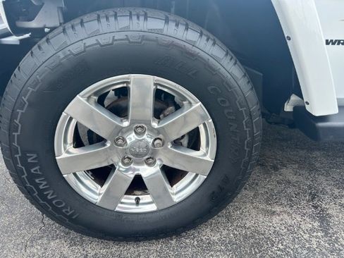 Used 2017 Jeep Wrangler Sahara w/ Connectivity Group image 15