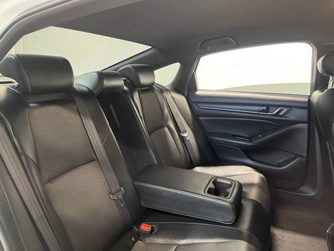 Used 2018 Honda Accord Sport image 13