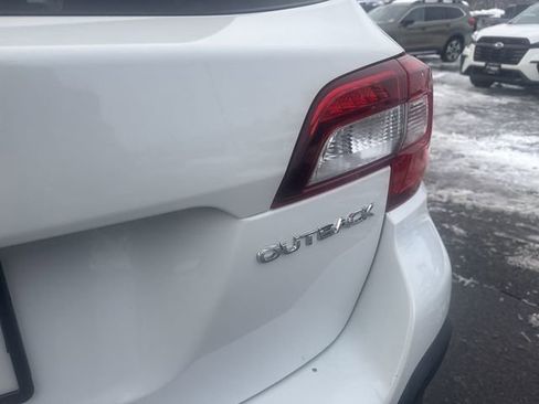 Used 2018 Subaru Outback 2.5i Premium image 17