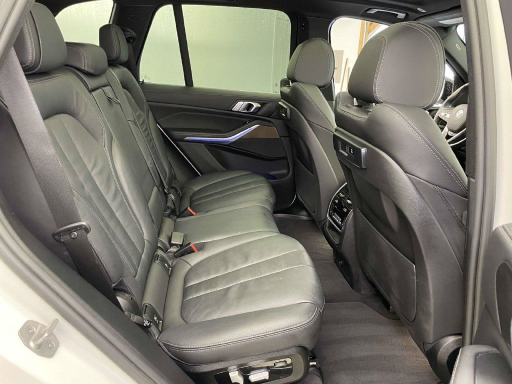 Used 2021 BMW X5 xDrive40i w/ Convenience Package AWD/4WD image 22