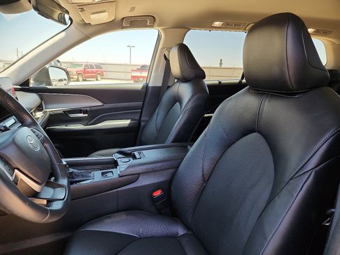 Used 2024 Toyota Grand Highlander FWD image 12