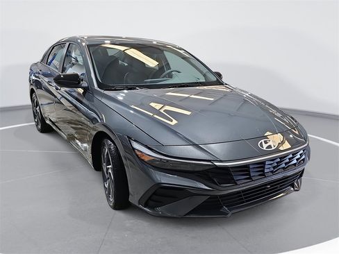 New 2025 Hyundai Elantra Sport image 2