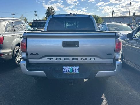 Used 2022 Toyota Tacoma Limited w/ Black Out Package (TMS) AWD/4WD image 5