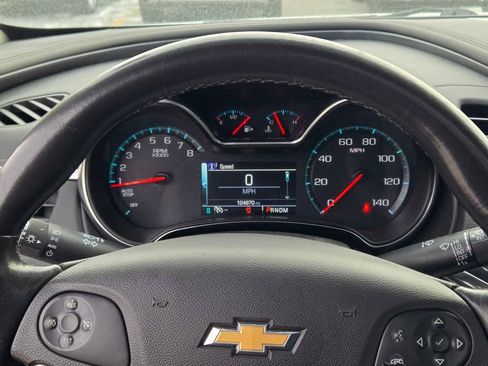 Used 2017 Chevrolet Impala LT w/ Convenience Package image 40