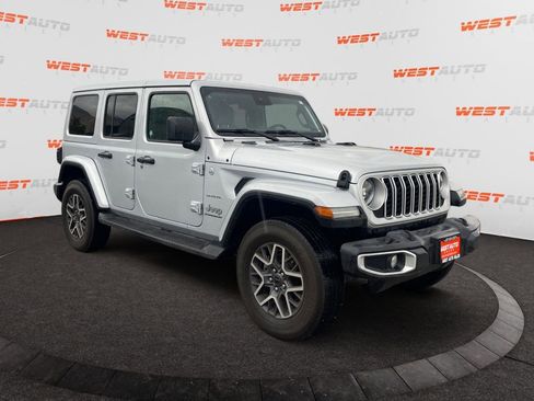 Used 2024 Jeep Wrangler Unlimited Sahara AWD/4WD image 7