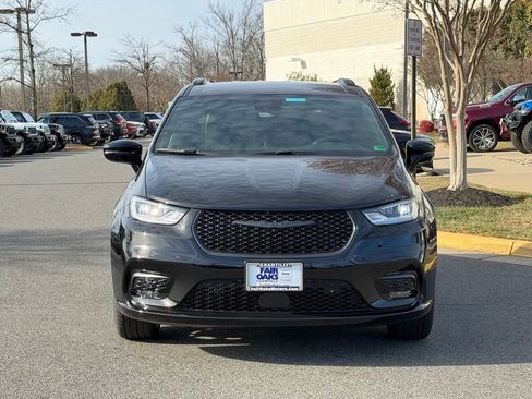 New 2026 Chrysler Pacifica Select image 4
