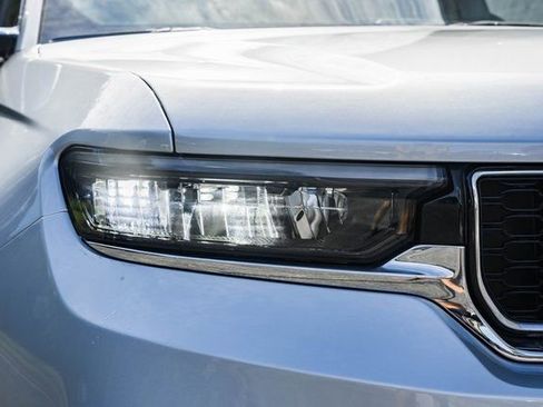 Used 2022 Jeep Grand Cherokee Limited 4xe image 23