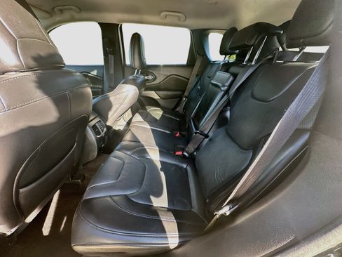 Used 2019 Jeep Cherokee Limited AWD/4WD image 29
