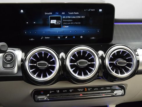 Used 2022 Mercedes-Benz GLB 250 4MATIC image 29