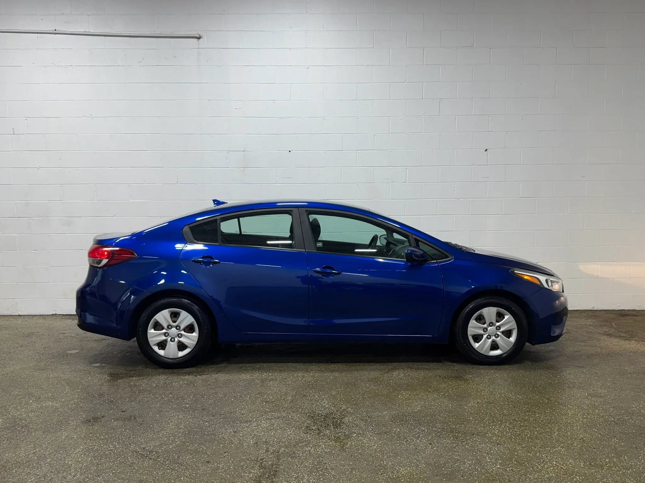 Used 2017 Kia Forte LX FWD image 2
